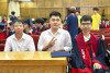 Nam sinh cõng bạn thân lên nhận bằng tốt nghiệp Đại học Bách khoa Hà Nội