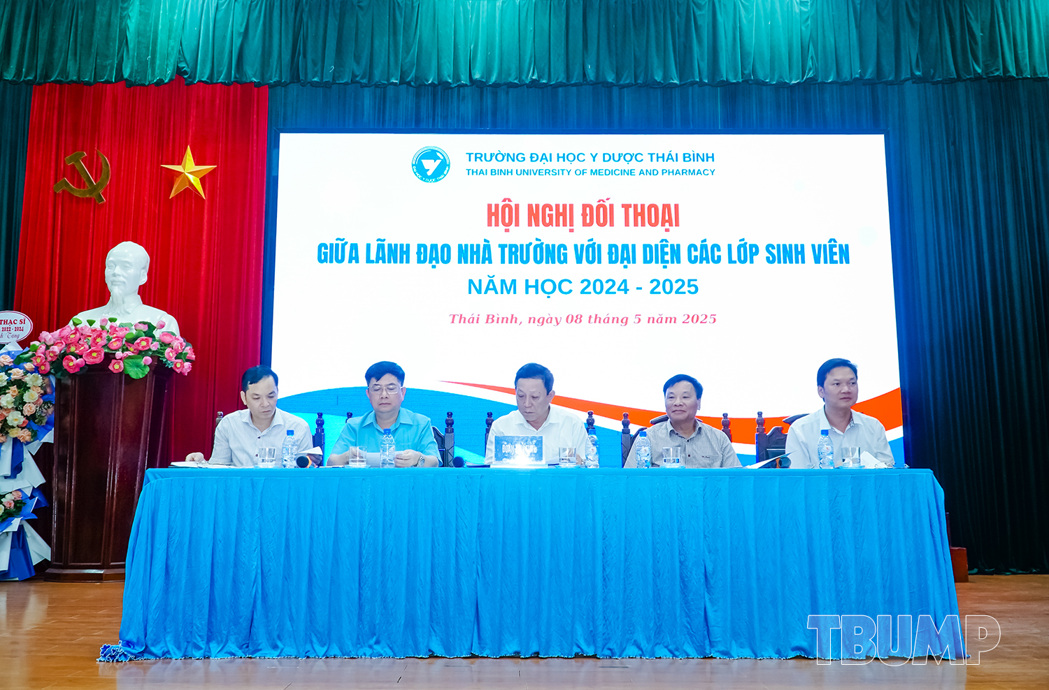 Lãnh đạo Nhà trường trực tiếp đối thoại, giải đáp các ý kiến tại Hội nghị