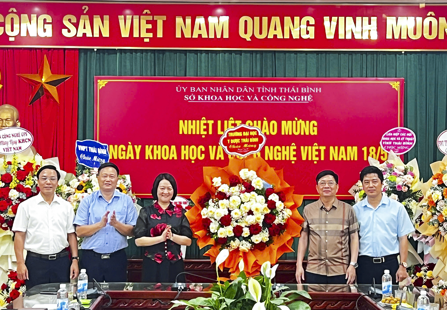 Lãnh đạo Nhà trường chúc mừng Sở Khoa học & Công nghệ Thái Bình nhân ngày Khoa học & Công nghệ Việt Nam 18/5