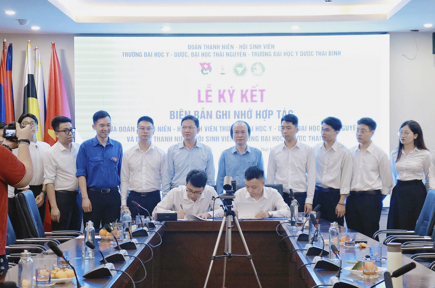 Ký kết biên bản ghi nhớ hợp tác giữa BCH Đoàn thanh niên, Hội sinh viên Trường Đại học Y Dược Thái Bình và Trường Đại học Y Dược - Đại học Thái Nguyên