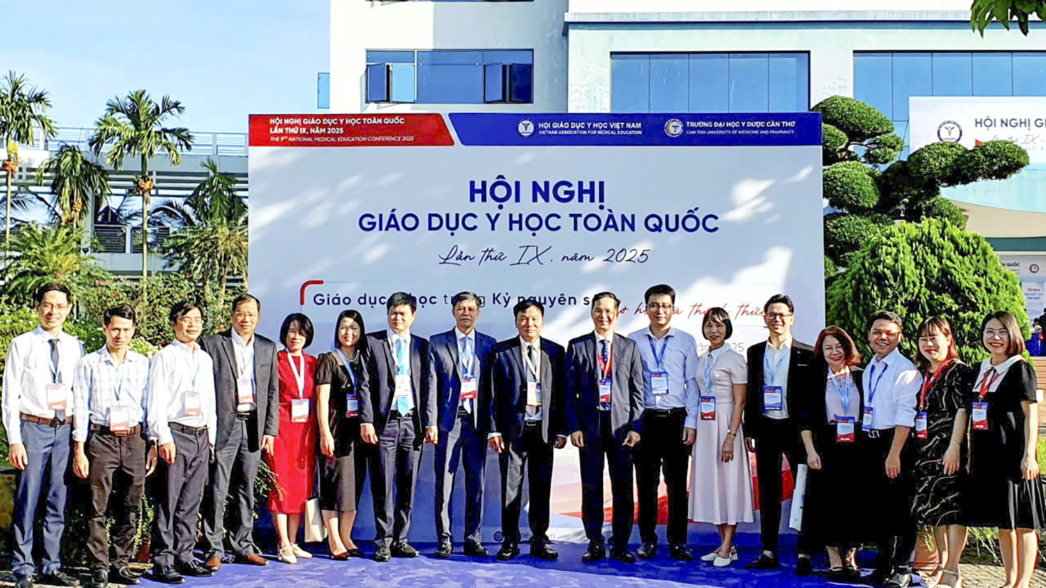 Đoàn công tác Nhà trường dự Hội nghị