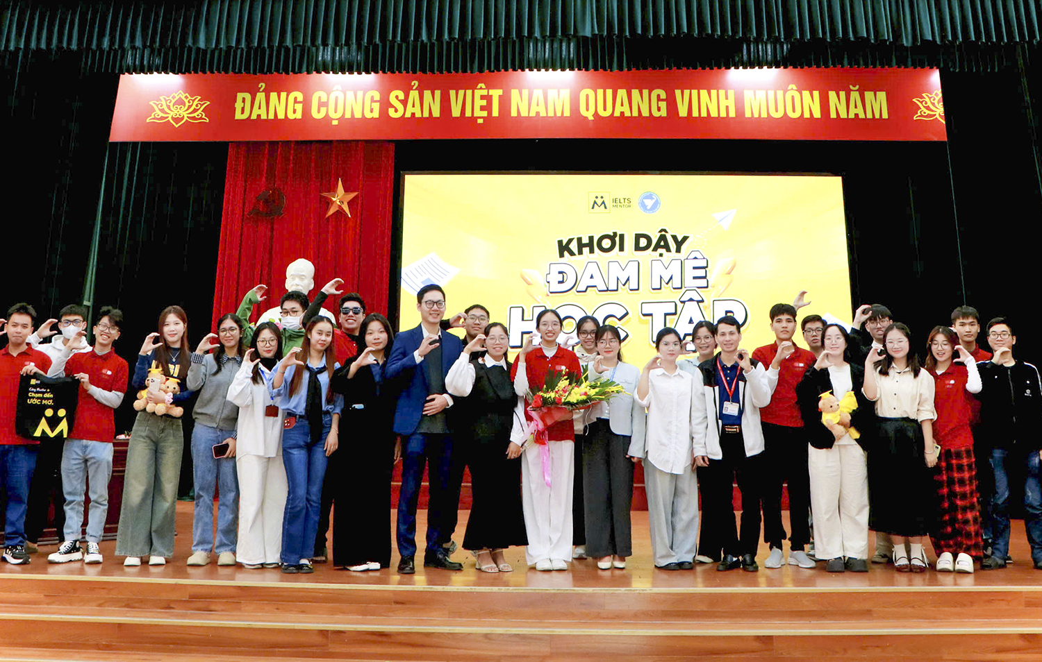 Đoàn thanh niên - Hội sinh viên tổ chức Talkshow “Ứng dụng IELTS trong ngành Y”