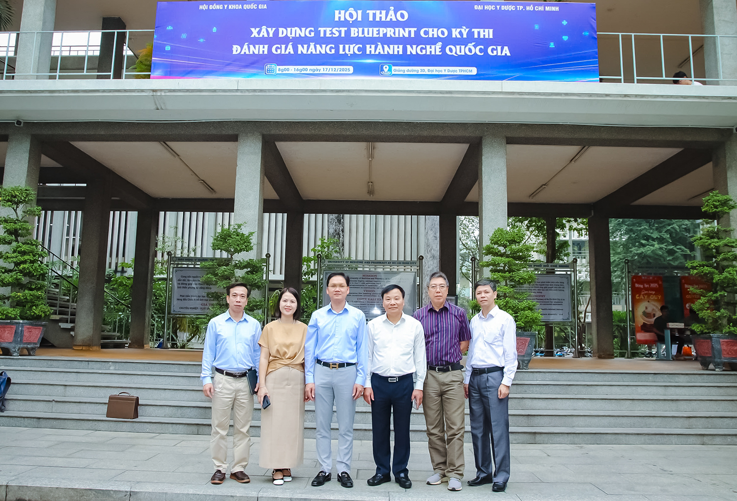 Đoàn công tác Nhà trường tham dự hội thảo