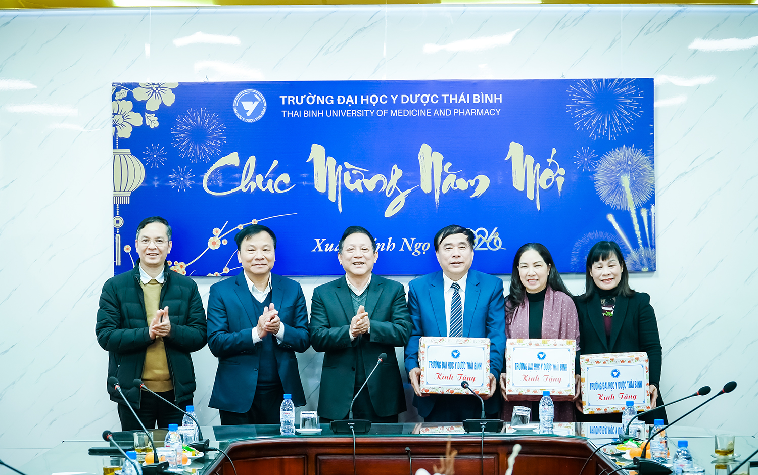 Lãnh đạo Nhà trường tri ân các cán bộ nghỉ chế độ hưu trí năm 2025