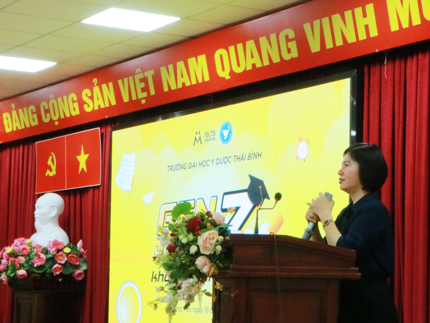 ThS Đặng Thị Nhuấn – Trưởng Bộ môn Ngoại ngữ chia sẻ về vai trò của ngoại ngữ trong việc mở rộng cơ hội học tập và nghề nghiệp trong tương lai đối với sinh viên.
