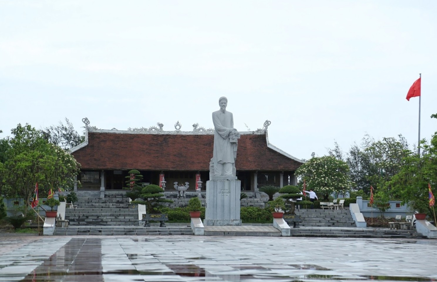 Khu lưu niệm nhà bác học Lê Quý Ðôn ở xã Lê Quý Đôn, tỉnh Hưng Yên.