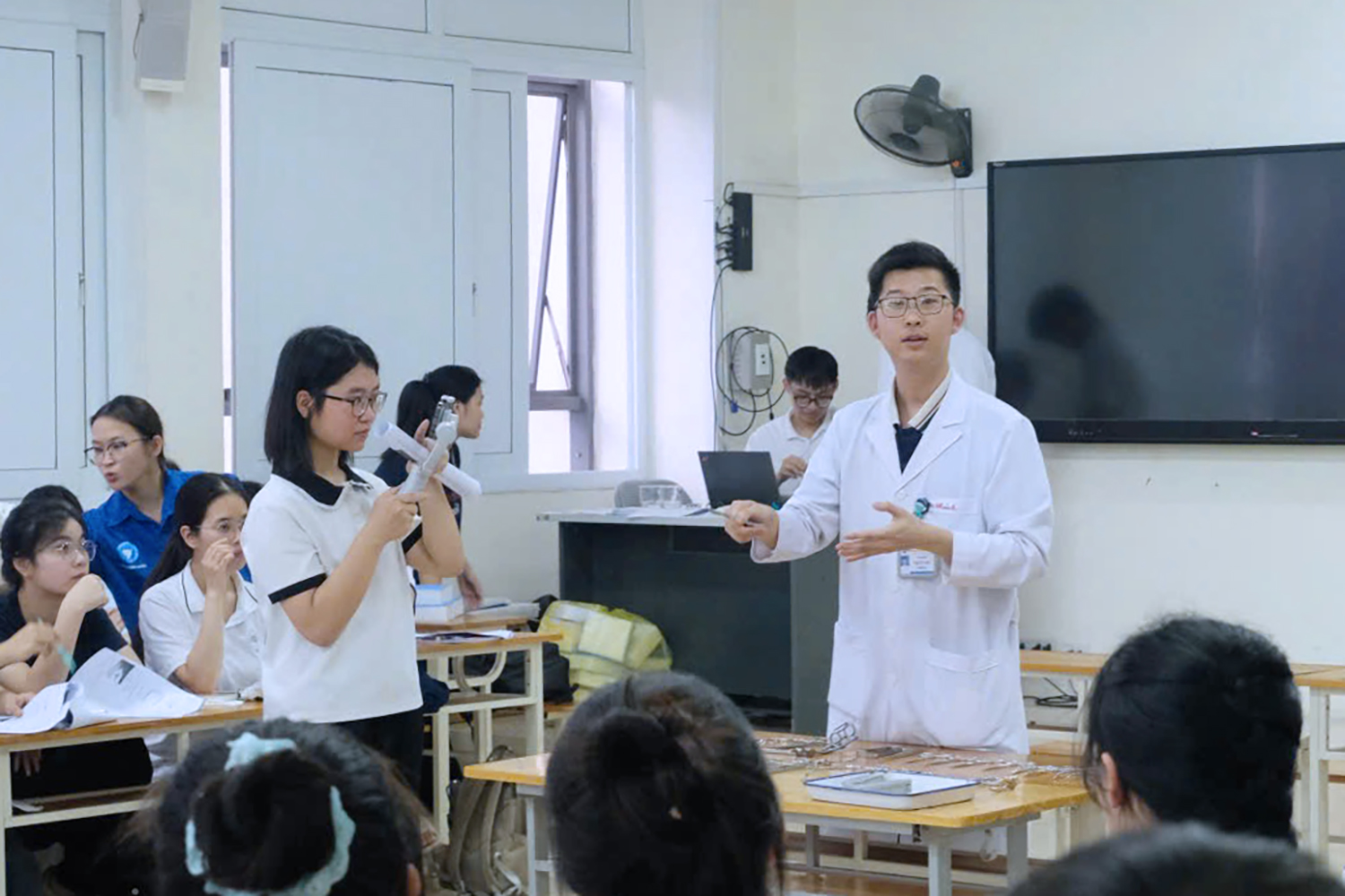 Chương trình “Kỹ năng khâu cơ bản trong Ngoại khoa” lần thứ IV