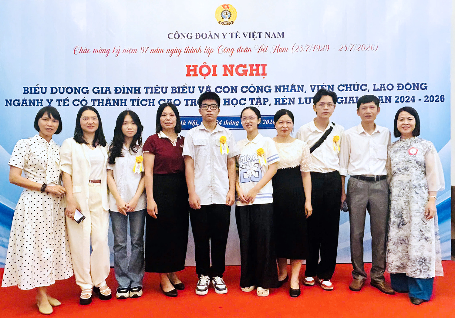 Tự hào 3 gia đình tiêu biểu và 4 học sinh xuất sắc được Công đoàn Y tế Việt Nam vinh danh