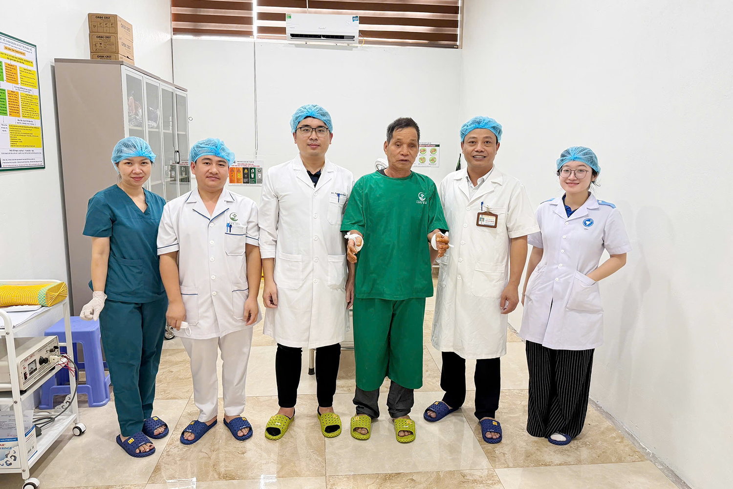 Phát hiện, phẫu thuật thành công hội chứng ống cổ tay cho người bệnh dân tộc có hoàn cảnh khó khăn