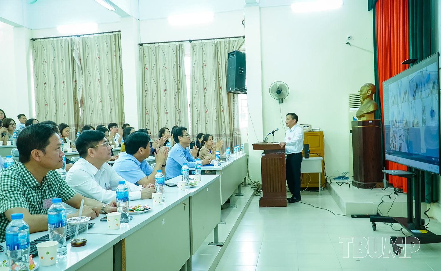 Lãnh đạo, cán bộ Nhà trường gặp gỡ, trao đổi kinh nghiệm cùng đại diện các trường đại học