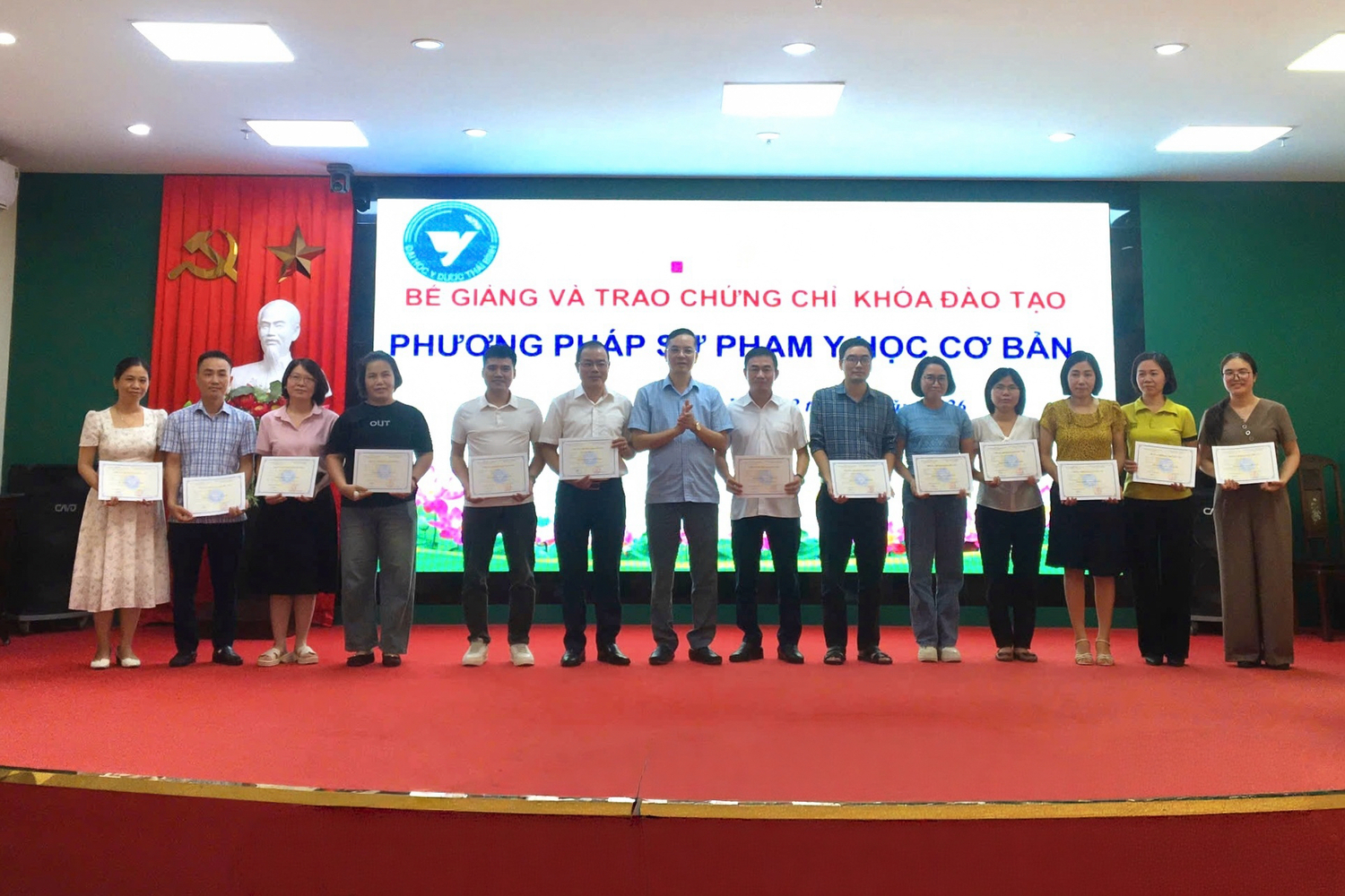 Bế giảng khóa đào tạo “Phương pháp sư phạm Y học cơ bản” cho cán bộ y tế Bệnh viện Nhi Nam Định và Bệnh viện Phụ sản Nam Định